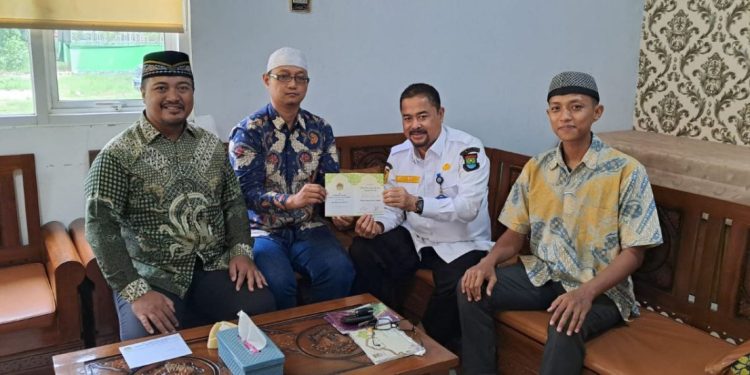 Pengurus PC LDII Sepatan beraudiensi dengan Camat Sepatan, Abudin di Kantor Camat Sepatan, Tangerang. Foto: LINES