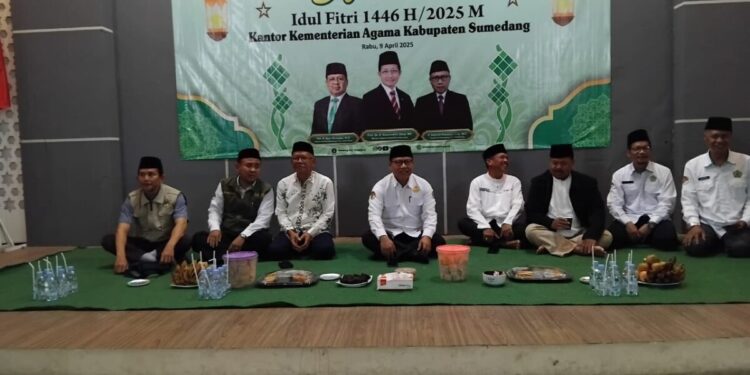 DPD LDII Kabupaten Sumedang menghadiri acara “Halal Bihalal Syawal 1446 H” yang digelar Kantor Kementerian Agama (Kemenag) Kabupaten Sumedang. Foto: LINES.