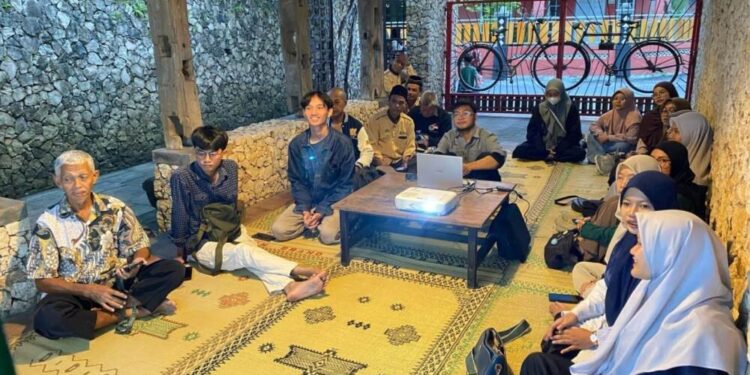Kelompok Kerja LDII News Network (Pokja LINES) Sewon menggelar konsolidasi dan penyusunan program kerja tahun 2025 di Waroeng Pohon, Sewon, Bantul. Foto: LINES.