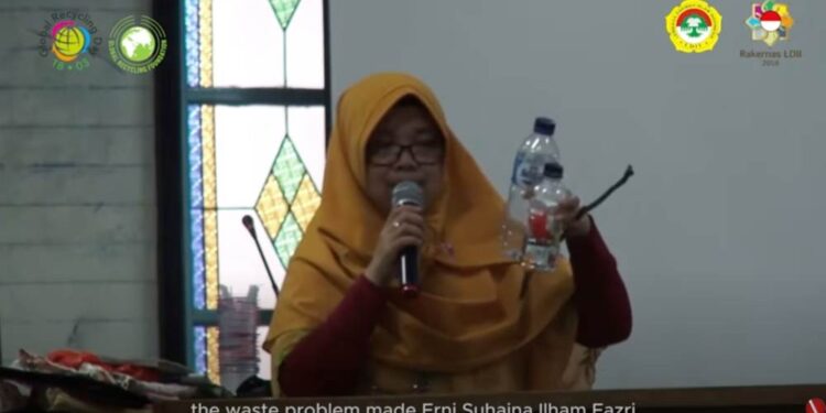 Pegiat Lingkungan dan Anggota Departemen LISDAL DPP LDII Erni Suhaina Ilham Fadzry. Foto: LINES.