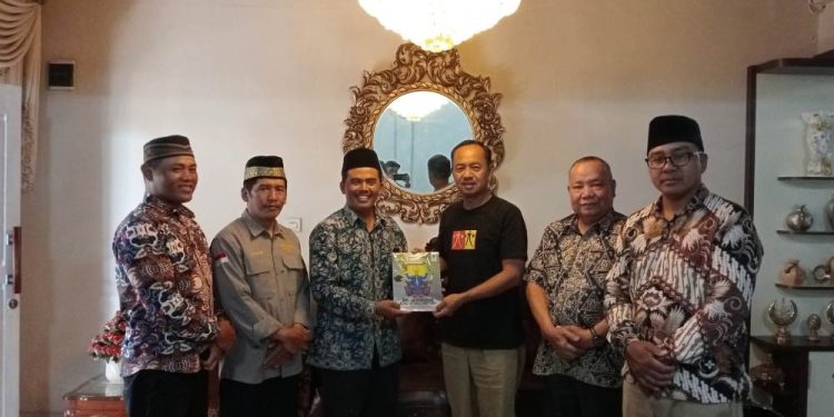 DPD LDII Kerinci silaturahim dengan Wakil Bupati Kerinci, Murison, di kediamannya, pada Selasa (25/3). Foto: LINES.