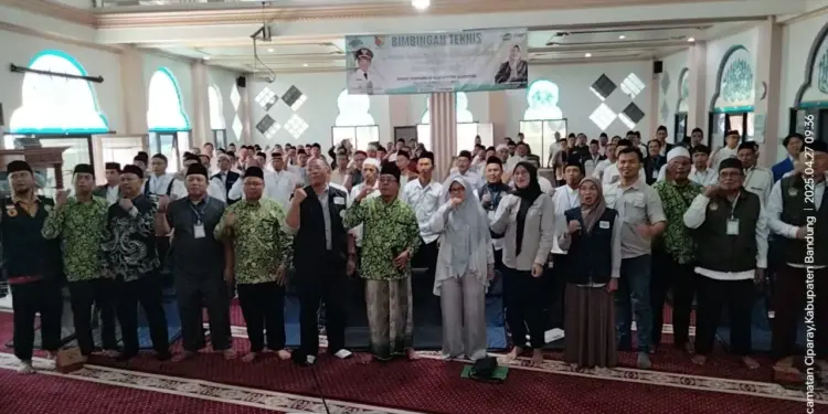 Pengurus Daerah Dewan Masjid Indonesia (PD DMI) Kabupaten Bandung menyelenggarakan pelatihan bagi petugas sembelih hewan kurban bersertifikat halal. Foto: LINES