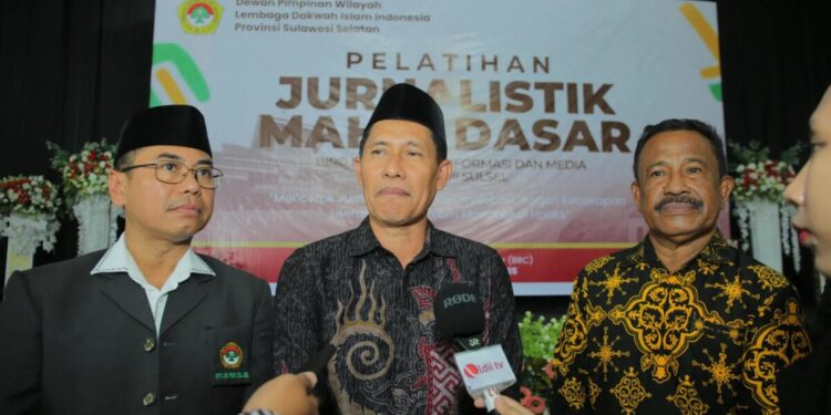 Asisten I Pemerintahan dan Kesejahteraan Rakyat Kabupaten Luwu, Ahyar Kasim mengajak peserta “Pelatihan Jurnalistik LDII Sulawesi Selatan Zona Luwu Raya” untuk menangkal hoaks. Foto: LINES