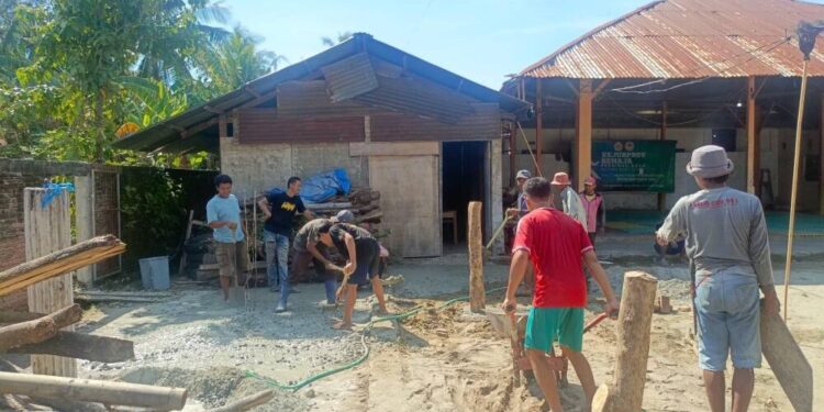 LDII Sumberjo Polewali Mandar, Sulbar PAC LDII Desa Sumberjo mempersiapkan lokasi penyembelihan hewan kurban. Foto: LINES.