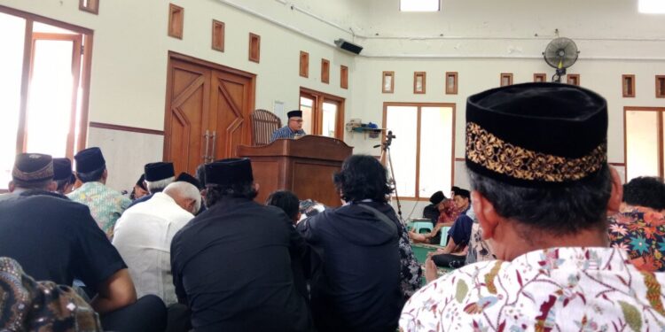 PC LDII Dukun Magelang menggelar pengajian rutin yang diikuti antargenerasi. Foto: LINES.