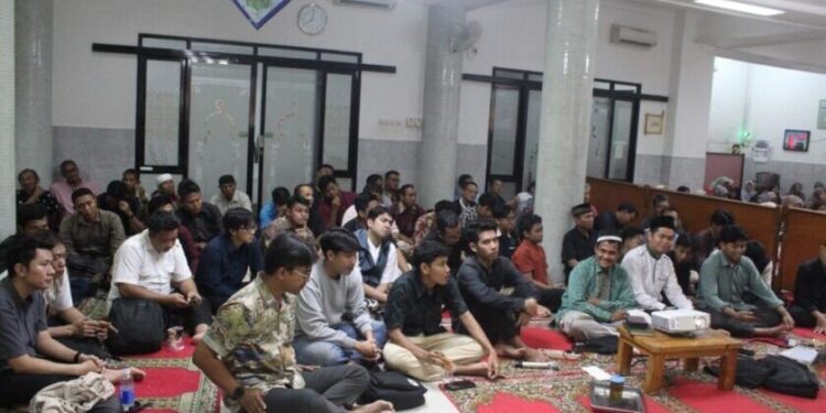 PC LDII Kecamatan Senen dan TPQ Al-Firdaus menggelar seminar digital parenting. Foto: LINES.