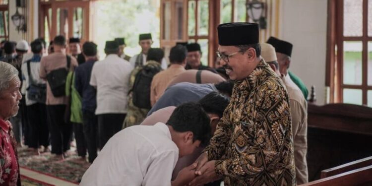 PC LDII Wangon menggelar kegiatan Halal Bihalal bersama Forum Komunikasi Pimpinan Kecamatan (Forkompincam) Wangon pada Minggu, (20/4). Foto: LINES.