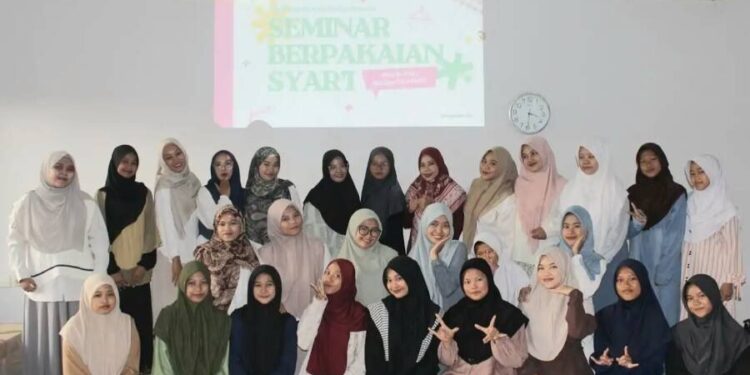 PC LDII Kecamatan Gunung Sindur menggelar seminar keputerian bertajuk “Gaul is Okay, But Syar’i is a Must”. Foto: LINES.