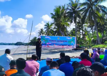 LDII Sarudu dan Baras Gelar Kegiatan Kebersamaan di Pantai Muara Sempo