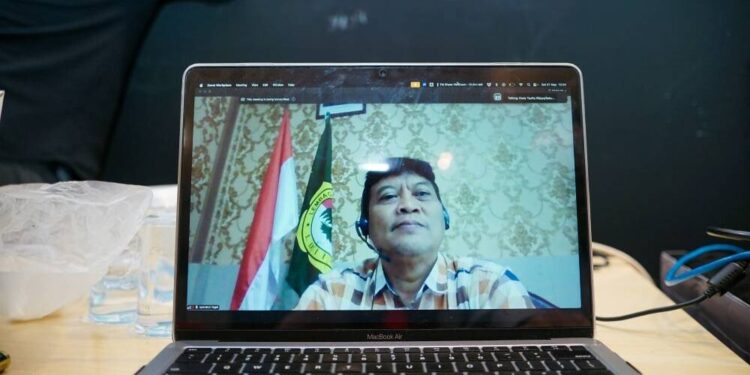 Guru Besar Fakultas Kehutanan UGM, Ris Hadi Purwanto menyuarakan  nature-based solution (NbS) atau solusi berbasis alam. Foto: LINES.