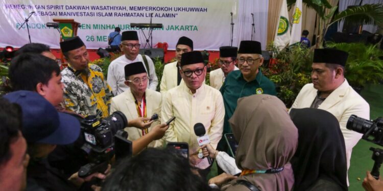 Pondok Pesantren Minhaajurrosyidin Jakarta Timur mendapat apresiasi dari Gubernur Lembaga Ketahanan Nasional (Lemhannas) Republik Indonesia, TB Ace Hasan Syadzily, sebagai contoh konkret kemandirian dan nasionalisme dalam dunia pesantren. FOto: LINES
