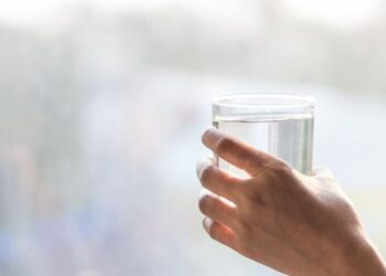 Minum Air Hangat Bisa Hancurkan Lemak? Ini Kata Pakar Kesehatan