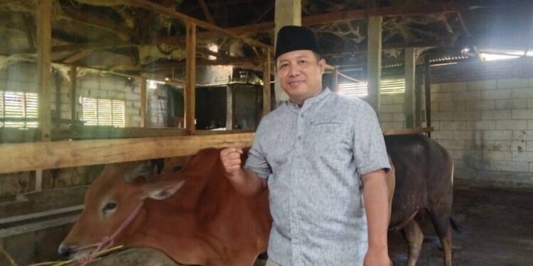 Bupati Bandung memberikan kurban sapi ke LDII Kab. Bandung. Foto: LINES.