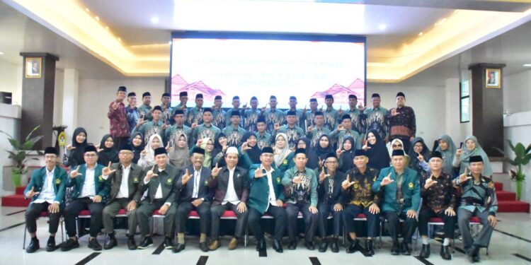 Pengurus Dewan Pimpinan Daerah (DPD) LDII Kabupaten Takalar masa bakti 2025-2030 resmi dilantik di Ruang Pola Kantor Bupati Takalar, Sulawesi Selatan, pada Minggu (22/6). Foto: LINES