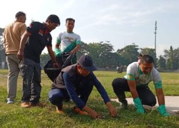 Warga LDII Yogyakarta Kompak Bersihkan Lingkungan Lewat Program Jogja Cling