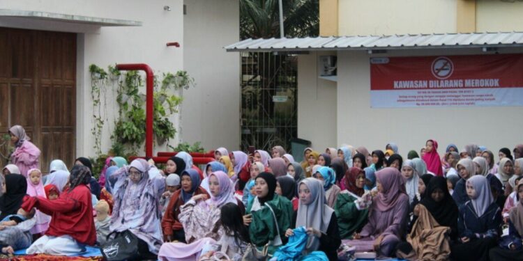 Pimpinan Cabang (PC) LDII Sumber, Kabupaten Cirebon, melaksanakan Salat Idul Adha. Foto: LINES.