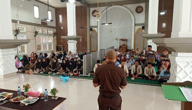 Kejaksaan Negeri Pringsewu bekerja sama dengan DPD LDII Kabupaten Pringsewu menghelat penyuluhan hukum. Foto: LINES.