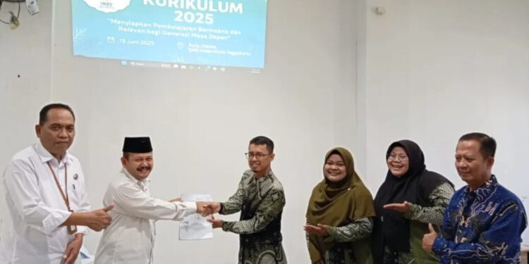 SMA Insan Mulia Boarding School Yogyakarta melakukan validasi eksternal kurikulum tahun ajaran baru. Foto: LINES.