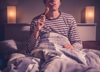 Benarkah Makan Malam Bikin Gemuk? Ini Penjelasan Medisnya