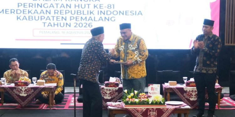 Pengurus DPD LDII Kabupaten Pemalang menghadiri Malam Wungon dalam rangka memperingati HUT ke-81 Republik Indonesia. Foto: LINES