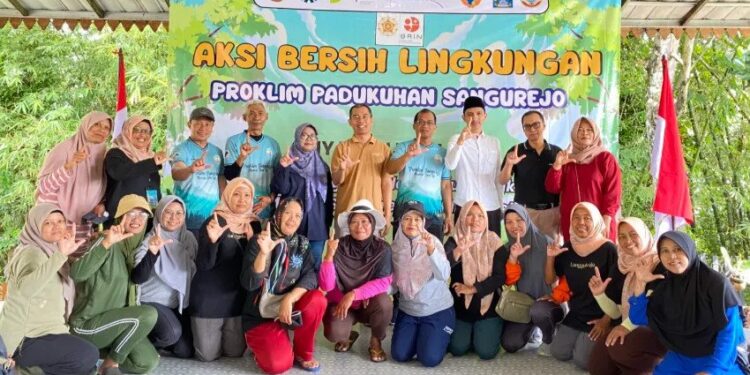 Dinas Lingkungan Hidup (DLH) Kabupaten Sleman menyatakan dukungannya terhadap aksi bersih lingkungan yang digelar oleh masyarakat Padukuhan Sangurejo, Kalurahan Wonokerto, Kapanewon Turi, Sleman, pada Minggu, 1 Juni 2025. Foto: LINES