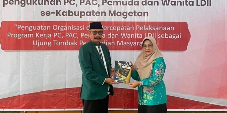 Bupati Nanik Endang Rusminiarti mengapresiasi langkah DPD LDII Kabupaten Magetan yang konsisten membina masyarakat dan aktif menjaga kelestarian lingkungan. Foto: LINES