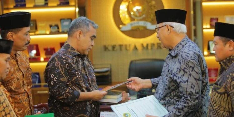 Ketua MPR RI Ahmad Muzani menerima kehadiran DPP LDII dan membahas mengenai Sekolah Virtual Kebangsaan. Foto: LINES.