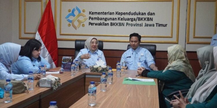 Biro Pemberdayaan Perempuan dan Kesejahteraan Keluarga (PPKK) DPW LDII Jawa Timur audiensi dengan Kantor Perwakilan Kementerian Kependudukan dan Pembangunan Keluarga (Kemendukbangga)/BKKBN Provinsi Jawa Timur. Foto: LINES.