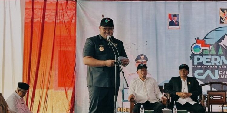 Wakil Bupati Purbalingga, Dimas Prasetyahani membuka kegiatan Perkemahan Akhir Tahun Ajaran (Permata) Cinta Alam Indonesia (CAI) 2025. Foto: LINES