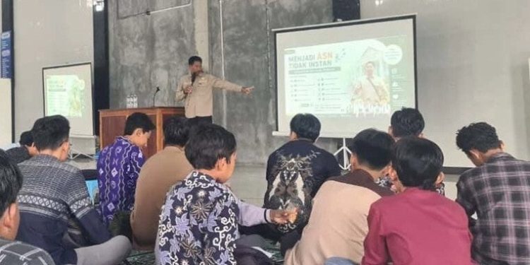 Pemuda LDII Karanggeneng menggelar Seminar Pengenalan Profesi bertajuk “Mau Jadi Apa Kamu?”. Foto: LINES