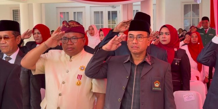 Jajaran pengurus DPW LDII Sulawesi Selatan mengikuti upacara Hari Ulang Tahun (HUT) ke-81 Republik Indonesia yang digelar Pemerintah Provinsi Sulawesi Selatan. Foto: LINES