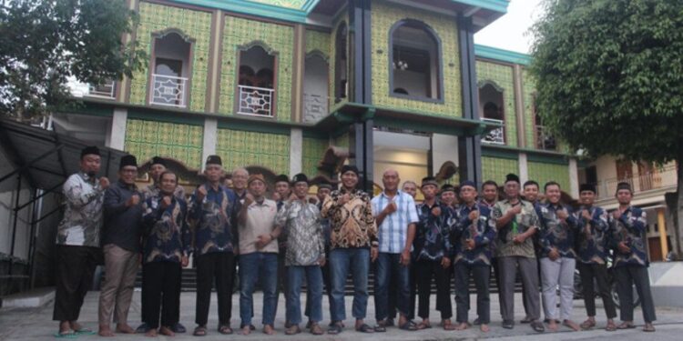 Lima warga negara Suriname mengunjungi sejumlah pondok pesantren di Indonesia, termasuk Pondok Pesantren (Ponpes) LDII Wonogiri. Mereka berencana tinggal selama tiga bulan di Indonesia, untuk mempelajari sistem pendidikan pesantren atau boarding school. Foto: LINES