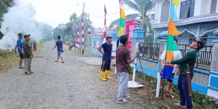 DPD LDII Kabupaten Pasangkayu menggelar kegiatan kerja bakti di beberapa titik lokasi strategis pada Minggu (3/8). Foto: LINES.
