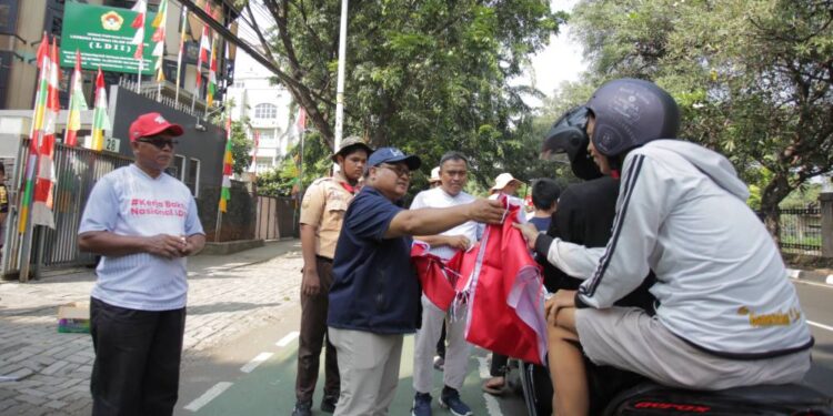 DPP LDII membuka Kerja Bakti Nasional 2025 bekerjasama dengan Sako Pramuka SPN, takmir masjid, dan warga sekitar Kantor DPP LDII, Jakarta. Foto: LINES.