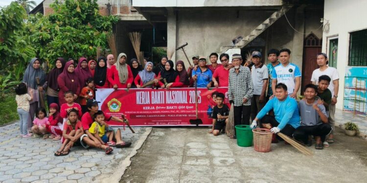 PAC LDII Ciallang menggelar kerja bakti di Masjid Baburoyan dan halaman TK Baburoyan sambut HUT RI ke 80. Foto: LINES.