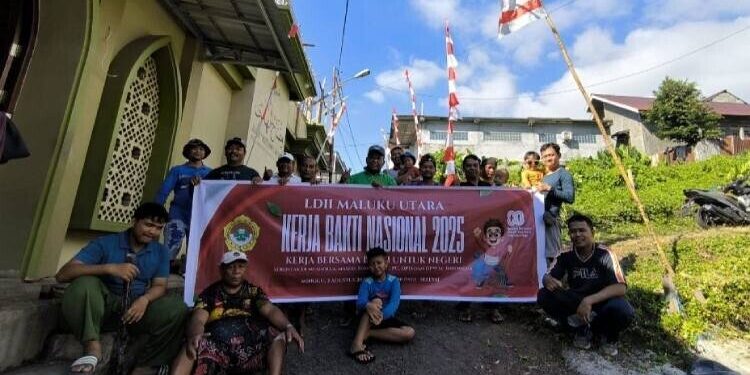 DPW LDII Provinsi Maluku Utara melaksanakan kerja bakti. Foto: LINES.
