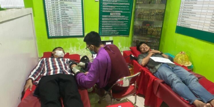 LDII) Provinsi Sulawesi Selatan (Sulsel) menggelar kegiatan donor darah di Pondok Pesantren Roudhotul Jannah, Minggu (10/8). Foto: LINES.