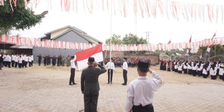 Pondok Pesantren (Ponpes) Miftahul Huda naungan DPD LDII Kabupaten Polewali Mandar (Polman) menggelar upacara memperingati HUT ke-80 RI. Foto: LINES