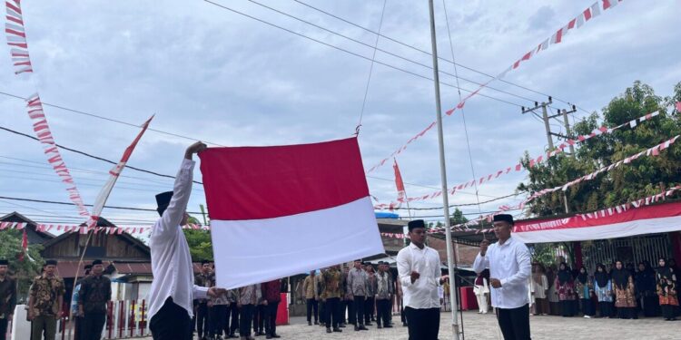 Memperingati HUT ke-80 RI, Pimpinan Anak Cabang (PAC) LDII Sugihwaras menggelar upacara bendera, pada Minggu (17/8). Foto: LINES