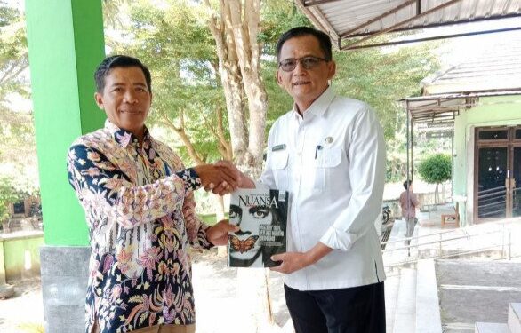 Camat Saptosari, Eka Prayitno, menerima kunjungan Ketua PC LDII Kapanewon Saptosari, Rusdi, di Kantor Kapanewon Saptosari, pada Rabu (23/7/2025). Foto: LINES