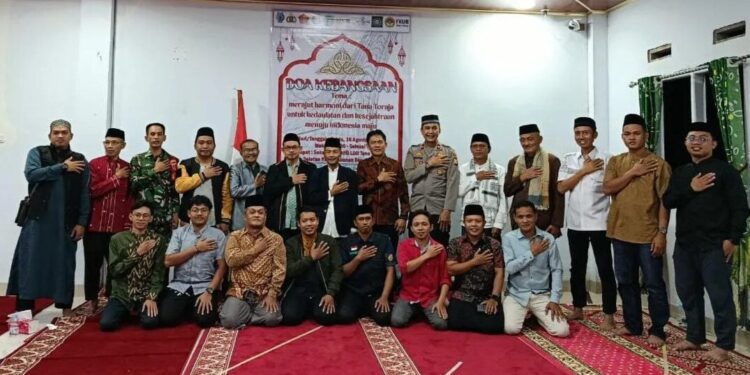 DPD LDII Tana Toraja menghelat Doa Kebangsaan pada malam peringatan HUT ke-80 RI di Sekretariat LDII Tana Toraja, Tambunan, Makale Utara, Sabtu (16/8). Foto: LINES
