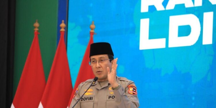 Jenderal (Purn) Pol. Ahmad Dofiri saat masih menjabat Inspektur Pengawasan Umum Kepolisian Negara Republik Indonesia (Irwasum Polri) menjadi pembicara di Rakernas LDII 2023, Jakarta (9/11/2023). Ia mengatakan Kamtibnas merupakan prasyarat pembangunan negara. Foto: LINES.