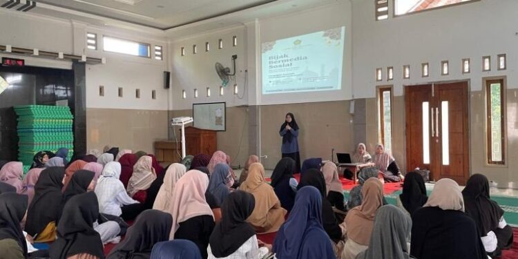 DPD LDII Kota Kediri menghelat seminar “Bijak Bermedia Sosial”, di aula Jamiul Husna, Kota Kediri, Jawa Timur. Foto: LINES.