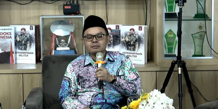 Wakil Ketua Umum Majelis Ulama Indonesia (MUI) Jawa Barat, KH. Badruzzaman M. Yunus menegaskan pendidikan karakter dan literasi, adalah pilar utama dalam membentuk generasi berkualitas. Foto: LINES