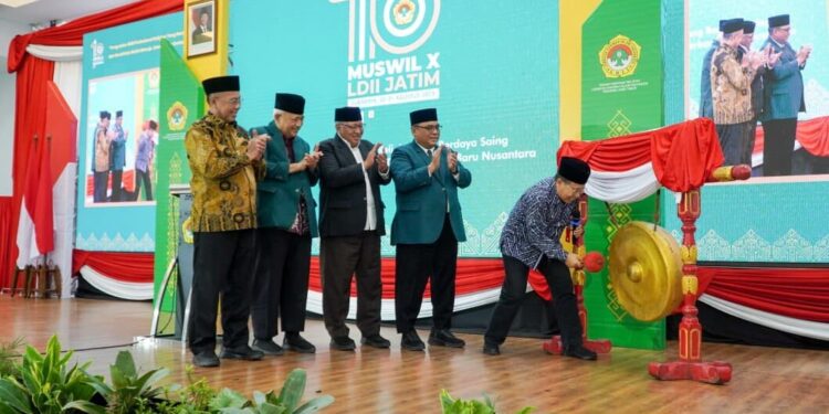 Ketum DPP LDII KH Chriswanto Santoso menghadiri Muswil X LDII Jawa Timur di Surabaya. Foto: LINES.