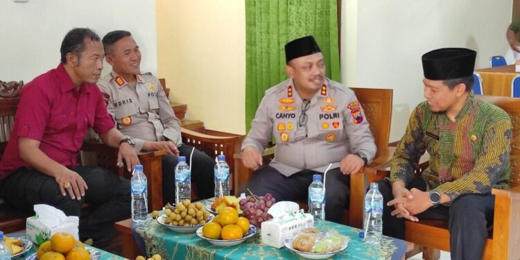 Kapolres Klaten, AKBP Nur Cahyo mengunjungi Kantor Sekretariat DPD LDII Kabupaten Klaten, Klaten Utara. Foto: LINES.