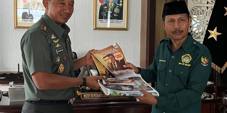 Panglima Kodam (Pangdam) XV/Pattimura Mayjen TNI Putranto Gatot Sri Handoyo menerima jajaran pengurus DPW LDII Provinsi Maluku. Foto: LINES