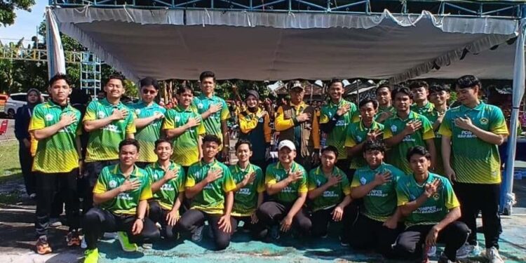 Pondok Pesantren (Ponpes) Wali Barokah Kota Kediri berpartisipasi dalam peringatan Hari Menanam Pohon Sedunia yang diselenggarakan oleh Pemerintah Kota Kediri. Foto: LINES.