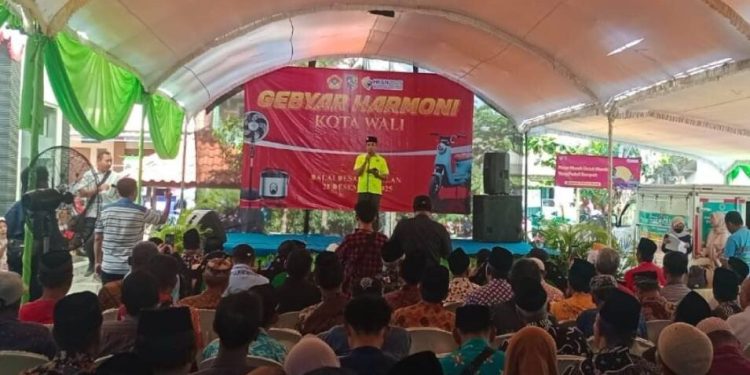 DPD LDII Kabupaten Demak menggelar Gebyar Harmoni Kota Wali 2025 untuk bakti sosial bantu warga terdampak banjir rob. Foto: LINES.