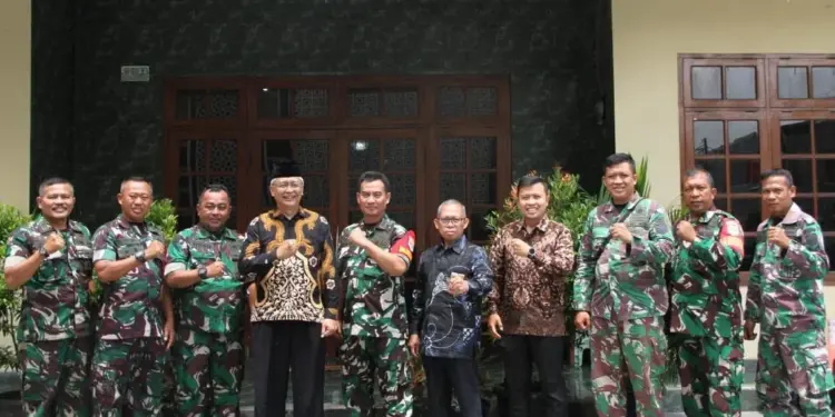 Dewan Pimpinan Daerah (DPD) LDII Kota Bekasi menyambut kunjungan Danramil 01/Kranji Kodim 0507/Bekasi, Mayor Inf. Taufik Ismail. Foto: LINES